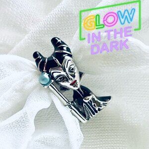 🖤 NWOT Maleficent Charm – Glow-in-the-Dark Staff